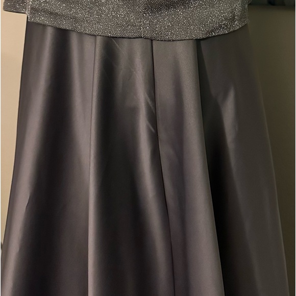Arianna by Rachel Kaye gown size 16 one zipper covered by the cape style top - Picture 6 of 6